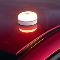 Qué diferencia una luz V16 de la DGT conectada de una sin conectar