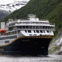 Una naviera noruega se niega a llevar coches eléctricos e híbridos en sus barcos por miedo a que salgan ardiendo