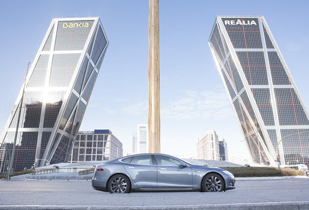UberONE ya tiene 50 Tesla Model S en Madrid (y están con 50% de descuento)