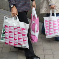 El Corte Inglés planta cara al frío rebajando la chaqueta Helly Hansen acolchada que mejor resiste al frío y a la humedad  