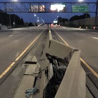Así acaba el calor extremo con las carreteras: se deforman y se abren, literalmente
