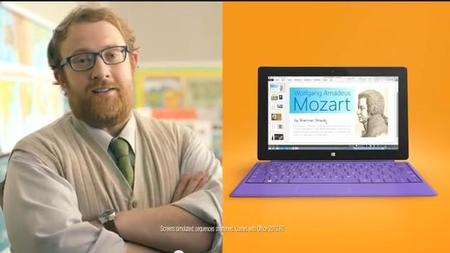 Dos nuevos anuncios de Surface muestran el producto en un profesor y un paramédico