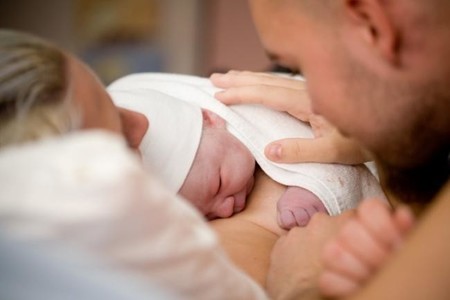 No anuncies el nacimiento de un bebé antes de que lo hagan sus padres: respeta su momento