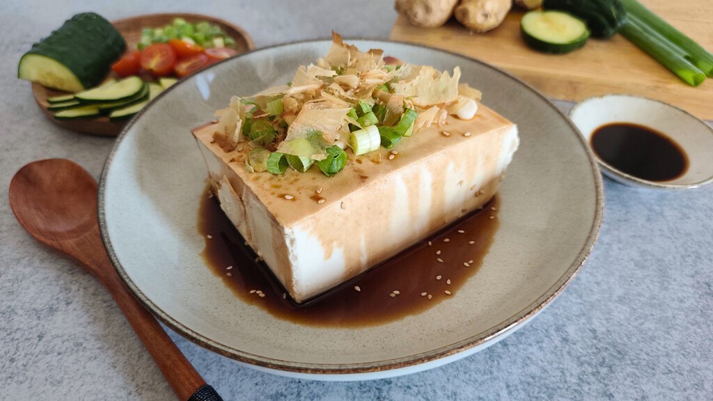 Hiyayakko, la receta japonesa de tofu frío que se prepara en 15 minutos sin tener que cocinar