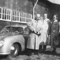 Con un tachón en el nombre VW: así fue la primera entrega de un Porsche en una fábrica