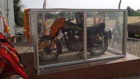 El misterioso caso de la moto accidentada