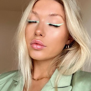 Combinar maquillaje con el color del traje es muy de los dosmiles; mejor apostar por colores neutros, según este maquillador profesional