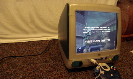 Mezclar un iMac y una DreamCast, ¿alguien se anima?