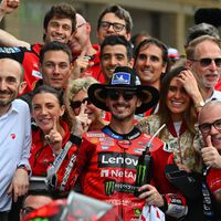 "Pedro Acosta pelearía por ganar con una Ducati". Pecco Bagnaia le echa un cable a Valentino Rossi en la pesca del tiburón 