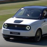El pequeño coche eléctrico Honda e debuta silenciosamente en el Festival de Goodwood