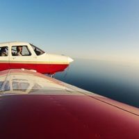 Vive la experiencia de pilotar una avioneta por las montañas de Montserrat al 50% de descuento con Atrápalo