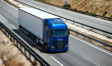 Así es el Iveco S-WAY, un camión de larga distancia que apuesta por la eficiencia y la conectividad