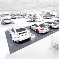 Coleccionismo obsesivo: salen a subasta 56 Porsche de color blanco que han pertenecido al mismo dueño y están inmaculados