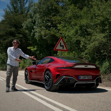 He probado el Aston Martin Vantage S: es más potente, más ruidoso, más directo... y desafía las reglas actuales