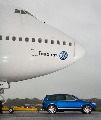 Volkswagen Touareg vs Boeing 747