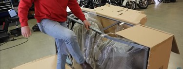Amazon también vende motos eléctricas. Y la más cara que tienen parece una Ducati Diavel, pero en china
