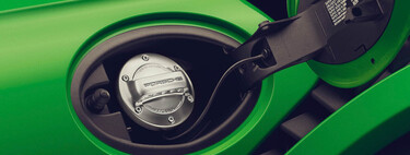 Se acabó: Europa prohibirá la venta de coches gasolina y diésel en 2035, pero deja abierta una pequeñísima puerta 