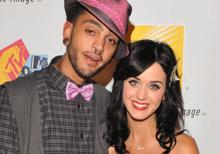 Katy Perry y Travis McCoy rompen