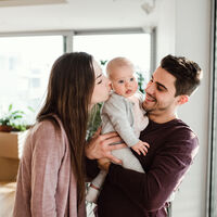 Madres y padres ya pueden acumular el permiso de lactancia en días completos lo quiera la empresa o no 