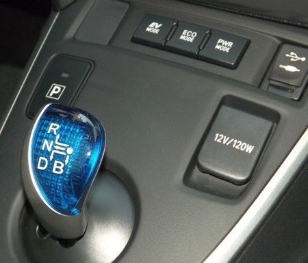 Toyota Auris Touring Sport Hibrido, consola central