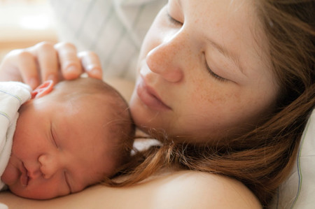 Siete ideas de regalos que puedes obsequiar a mamás que están viviendo su postparto