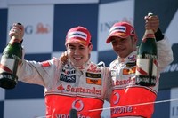 Raikkonen se pasea, Hamilton protagonista