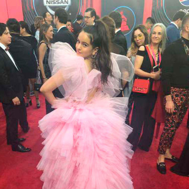 Rosalía luce como si fuera un algodón de azúcar en los Grammy Latinos 2018 