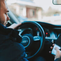 Un estudio ha descubierto cómo hacer que los conductores dejen de usar el móvil en el coche para prevenir accidentes. La clave estaba en la gamificación