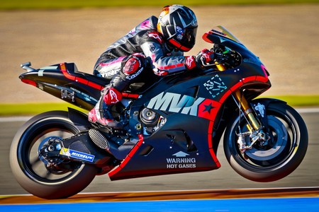 Maverick Viñales debuta en Yamaha liderando los primeros entrenamientos de Valencia