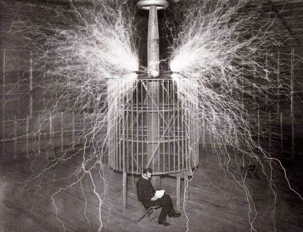 Lo primero que hizo Nikola Tesla tras inventar el "Rayo de la Muerte" fue simple: intentar venderla por 30 millones 