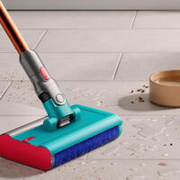 Dyson se supera con esta aspiradora (que también friega) y ahora tiene 150 euros de descuento