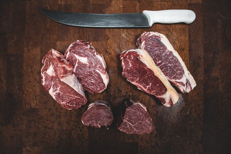 Por qué la carne suelta agua al freír y cómo evitarlo con estos sencillos trucos