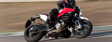 Cazada la Husqvarna Nuda 901: la nueva supermoto sueca ya está rodando, y tiene aires de KTM