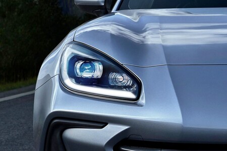 No, no es un Porsche Taycan. Este faro del nuevo Subaru BRZ y un vídeo donde apenas se le ve es todo lo que sabemos sobre él