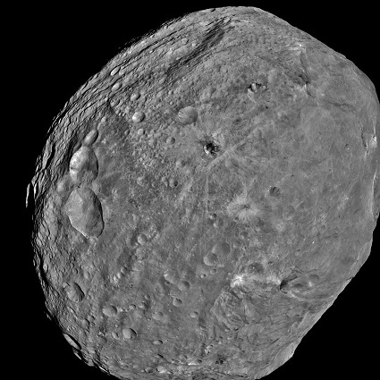 Vesta nos muestra sus secretos más húmedos