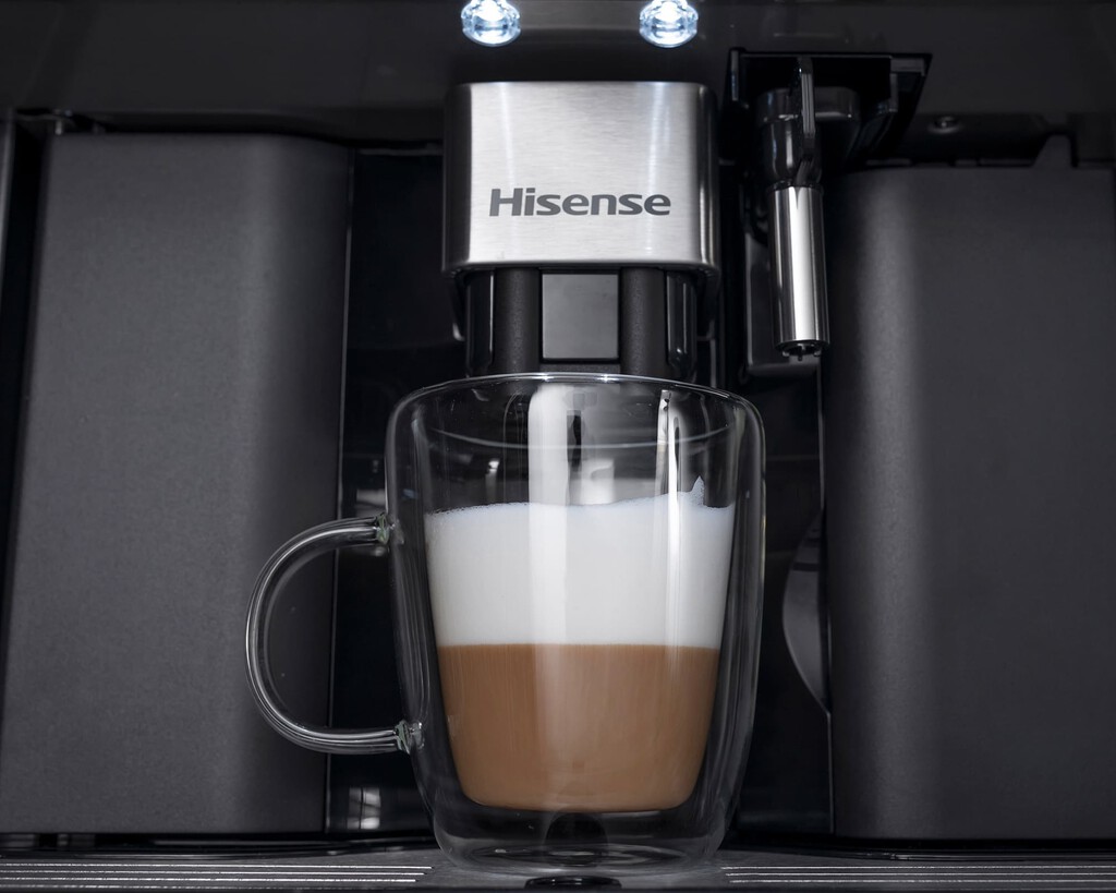 Lo nuevo de Hisense es una cafetera que se esconde: se acabó el tener la encimera de la cocina ocupada