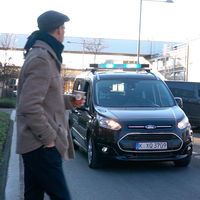 Ford propone usar luces para que los coches autónomos se comuniquen con los peatones