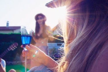 El vino más rebelde y que rompe con las normas se llama Gïk Blue… sí, ¡azul!