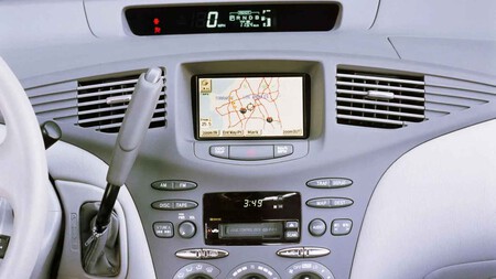 Toyota Prius y su pantalla táctil con cassette