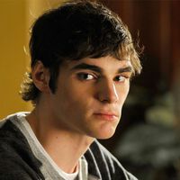 Muere a los 34 años RJ Mitte, el inolvidable actor que dio vida a Walter White Jr. en 'Breaking Bad'