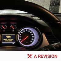 Este aviso en el cuadro de tu coche puede fastidiarte las próximas vacaciones. Evitarlo es sencillo 