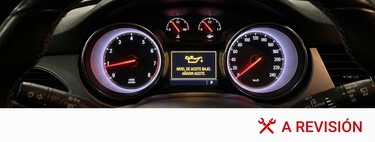 Este aviso en el cuadro de tu coche puede fastidiarte las próximas vacaciones. Evitarlo es sencillo 