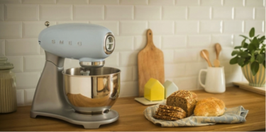 Estilo retro con tecnología de vanguardia en el robot de cocina de Smeg