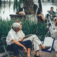 China necesita que la gente mayor trabaje, pero las empresas discriminan incluso a los millennials: con 35 años ya los ven viejos