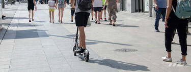 Los patinetes eléctricos circulan sin carnet y no cumplen las normas, así que los peatones ya no se sienten seguros en las aceras	