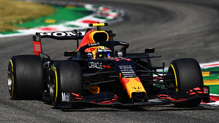 El rendimiento de Sergio Pérez se ha desplomado desde que renovó y Red Bull lo paga en el mundial de constructores