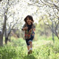 El tiempo en exteriores es mejor para la salud mental de los niños que el tiempo de pantallas