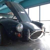 “No vayáis con malas intenciones, porque os arriesgáis a que os disparen”: unos YouTubers se han colado en un museo de coches fantasma que esconde más que secretos 