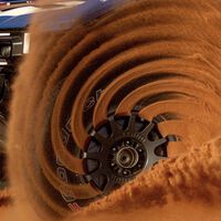 La llanta de un Ford y la arena del Dakar no solo han creado la foto del año. También es una explicación perfecta de cómo se diseña la aerodinámica en un coche de carreras 
