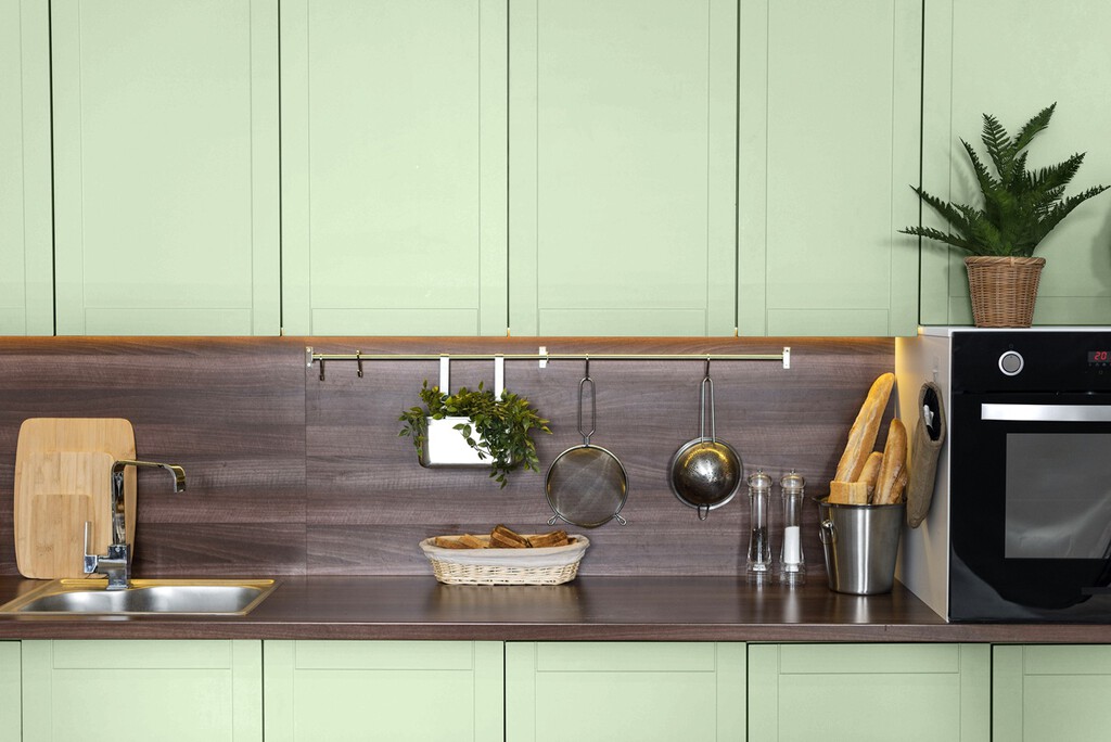 Cocinas pequeñas y en línea: las mejores ideas para diseñarlas y aprovechar al máximo el espacio